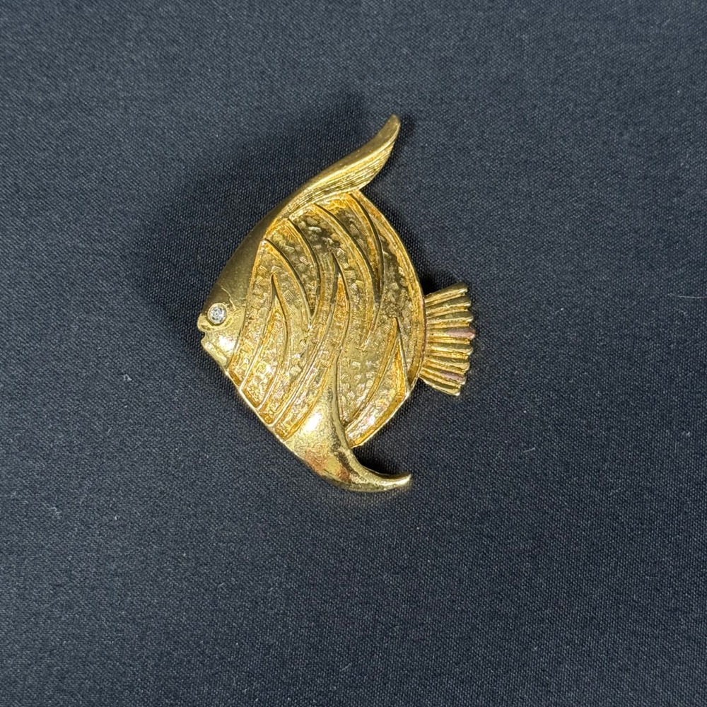 Gerrys Vintage Gold Tone Angelfish Brooch Rhinestone Tropical Fish Pin VTG 60s